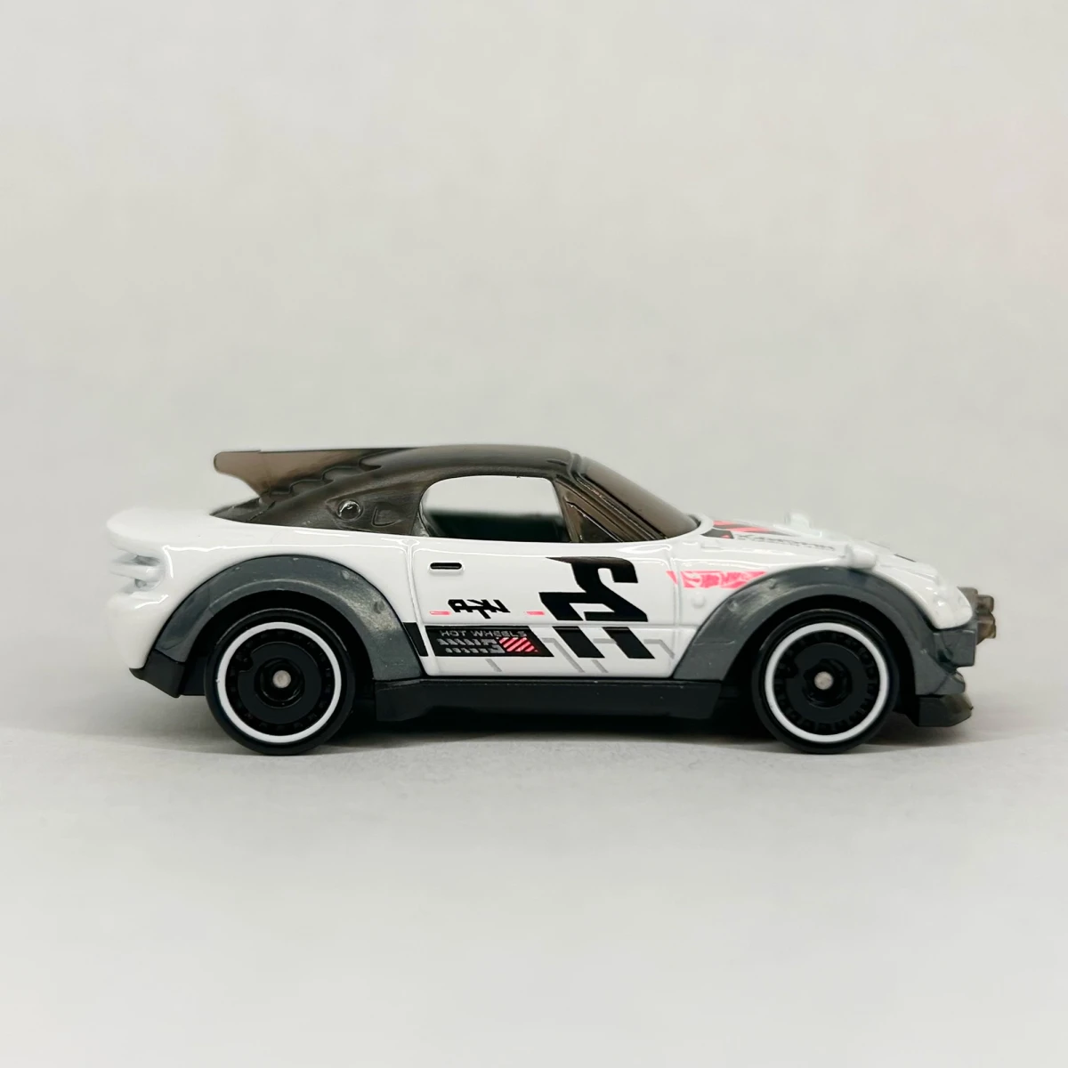 2026 Mazda MX-5 Miata White: No Package: Image 5