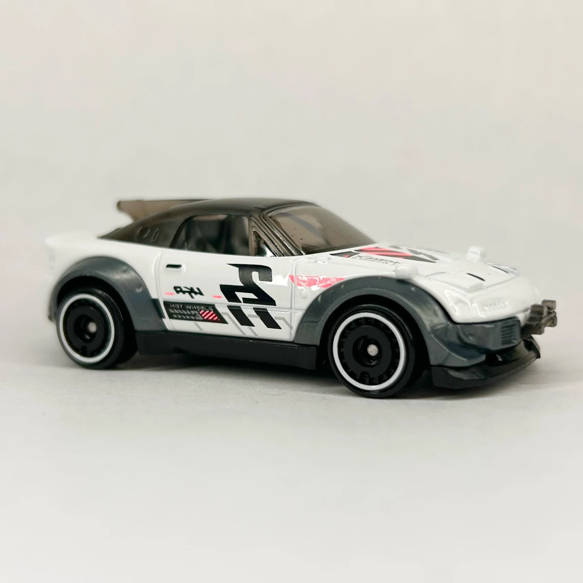 2026 Mazda MX-5 Miata White: No Package: Image 6