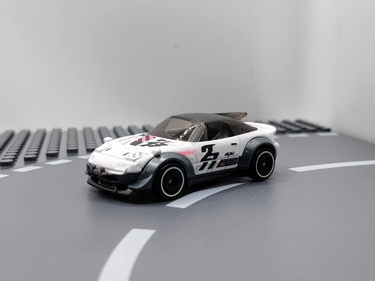 2026 Mazda MX-5 Miata White: No Package: Image 4