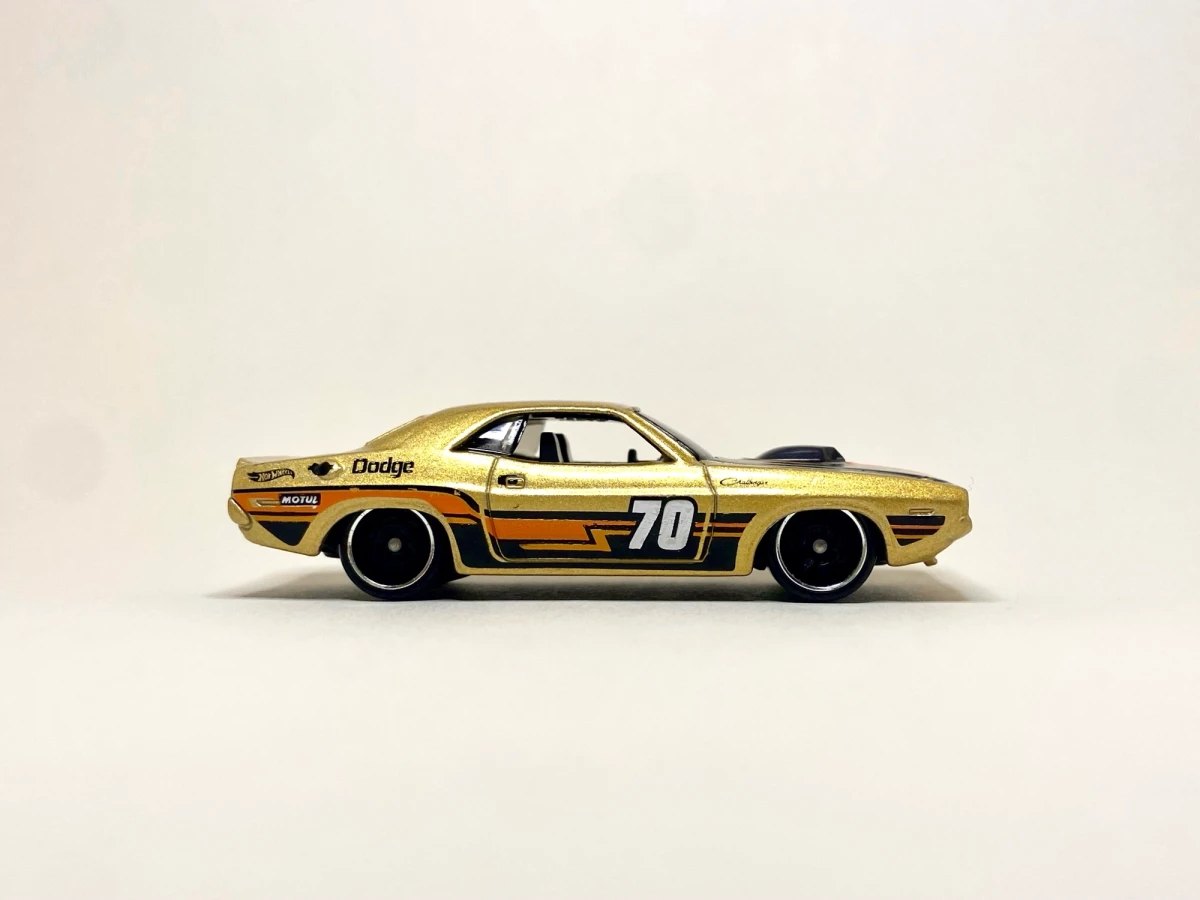 2026 70 Dodge HEMI Challenger Gold: No Package: Image 3