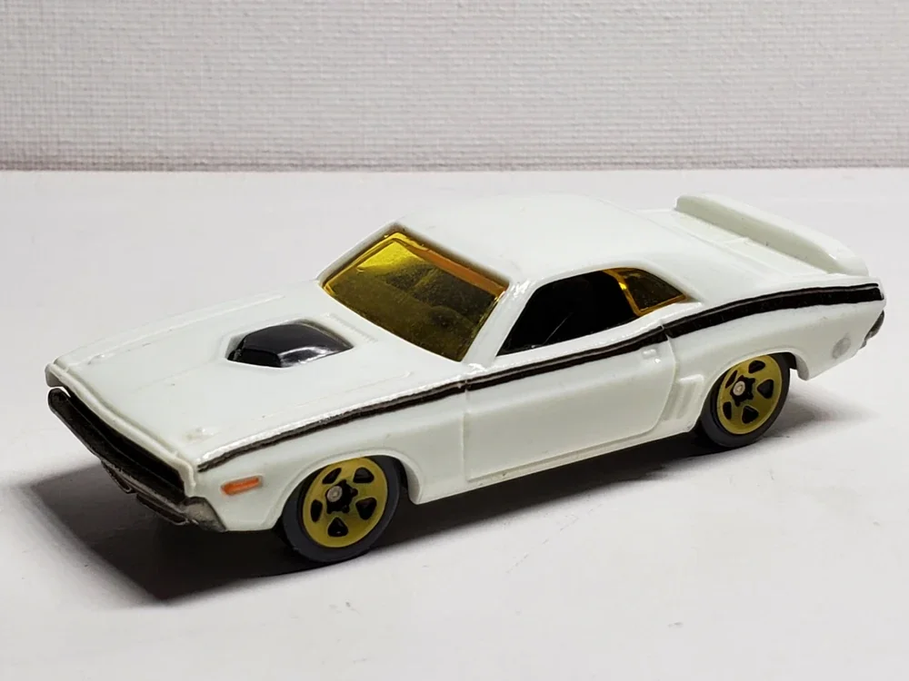 Hot Wheels 71 Dodge Challenger