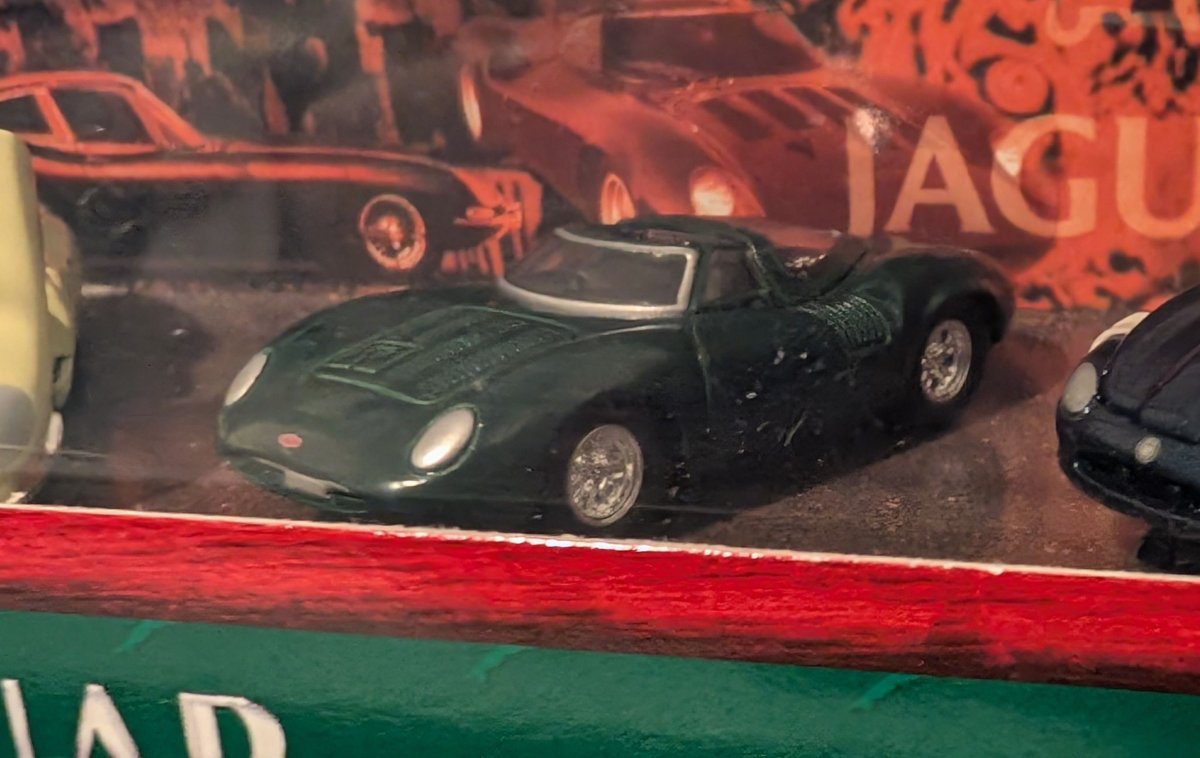 Hot Wheels Jaguar XJ-13