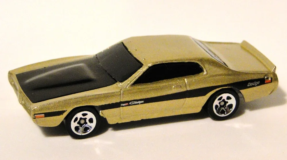 2007 74 Dodge Charger Gold: Image 2