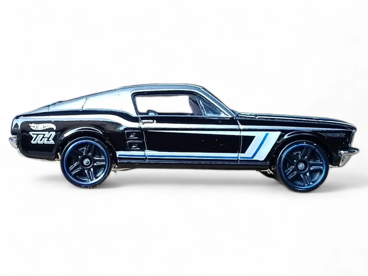 2012 67 Custom Mustang Black: No Package: Image 4