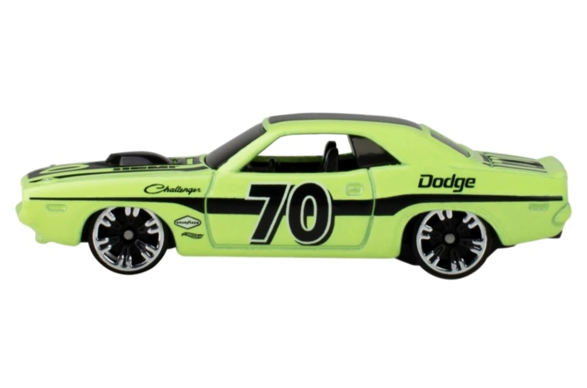 2026 70 Dodge HEMI Challenger Green: Image 2
