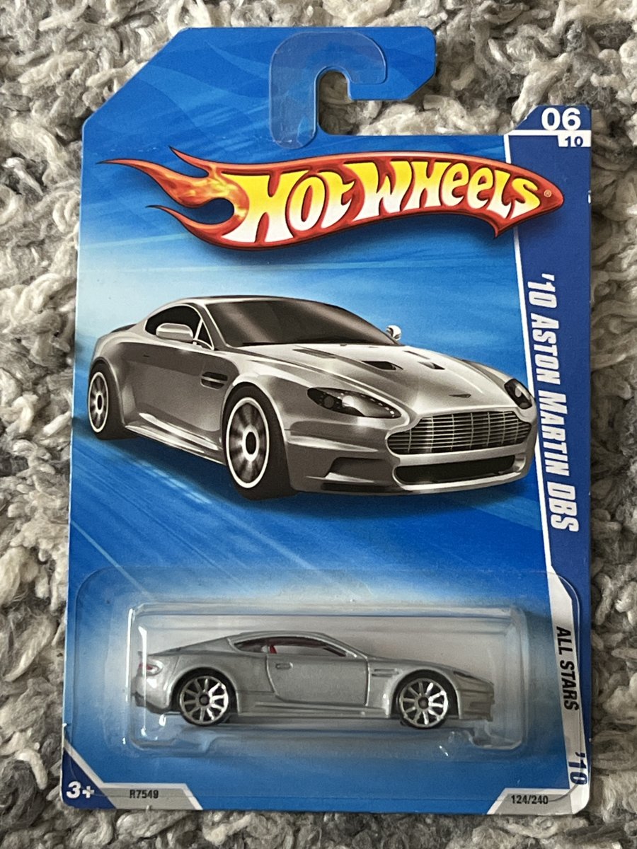 Hot Wheels 10 Aston Martin DBS