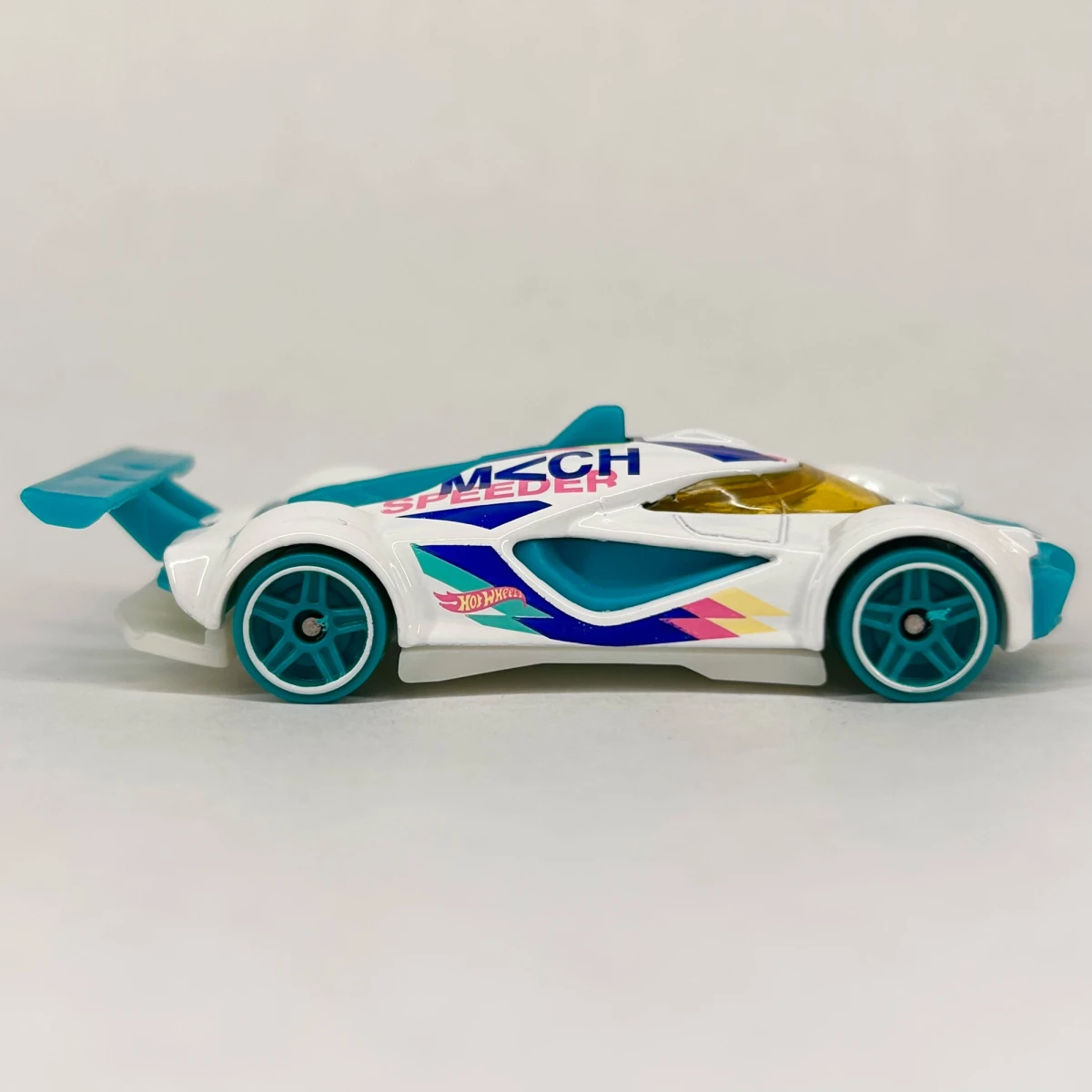 2025 Mach Speeder White: No Package: Image 2