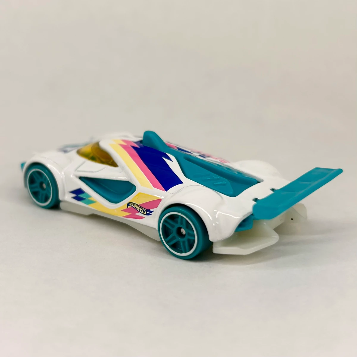 2025 Mach Speeder White: No Package: Image 4