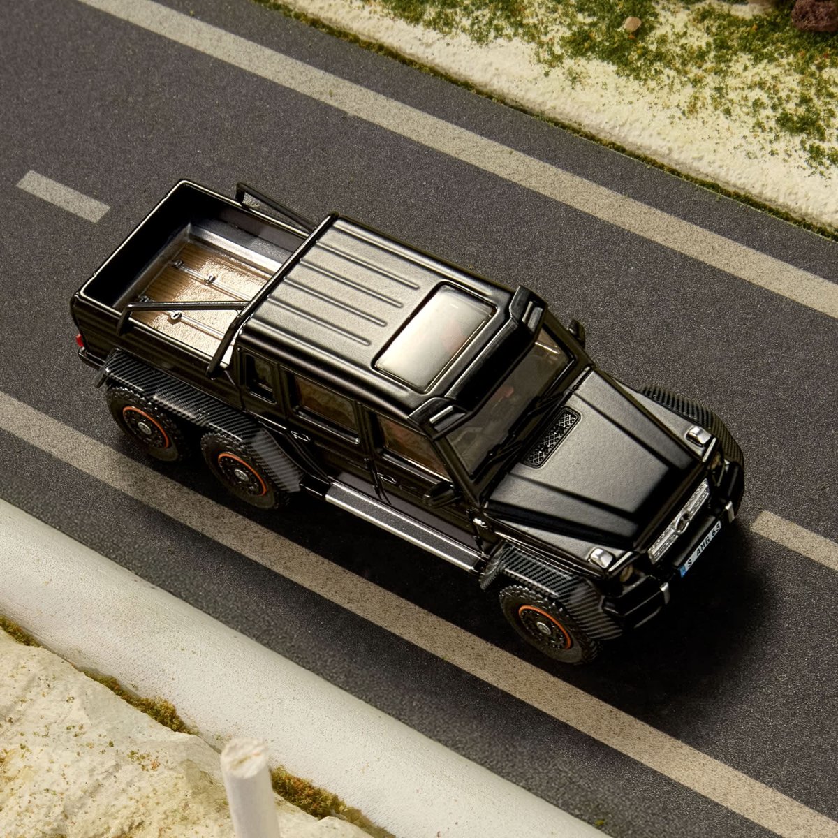 2026 Mercedes-Benz G 63 AMG 6x6 Black: Image 3