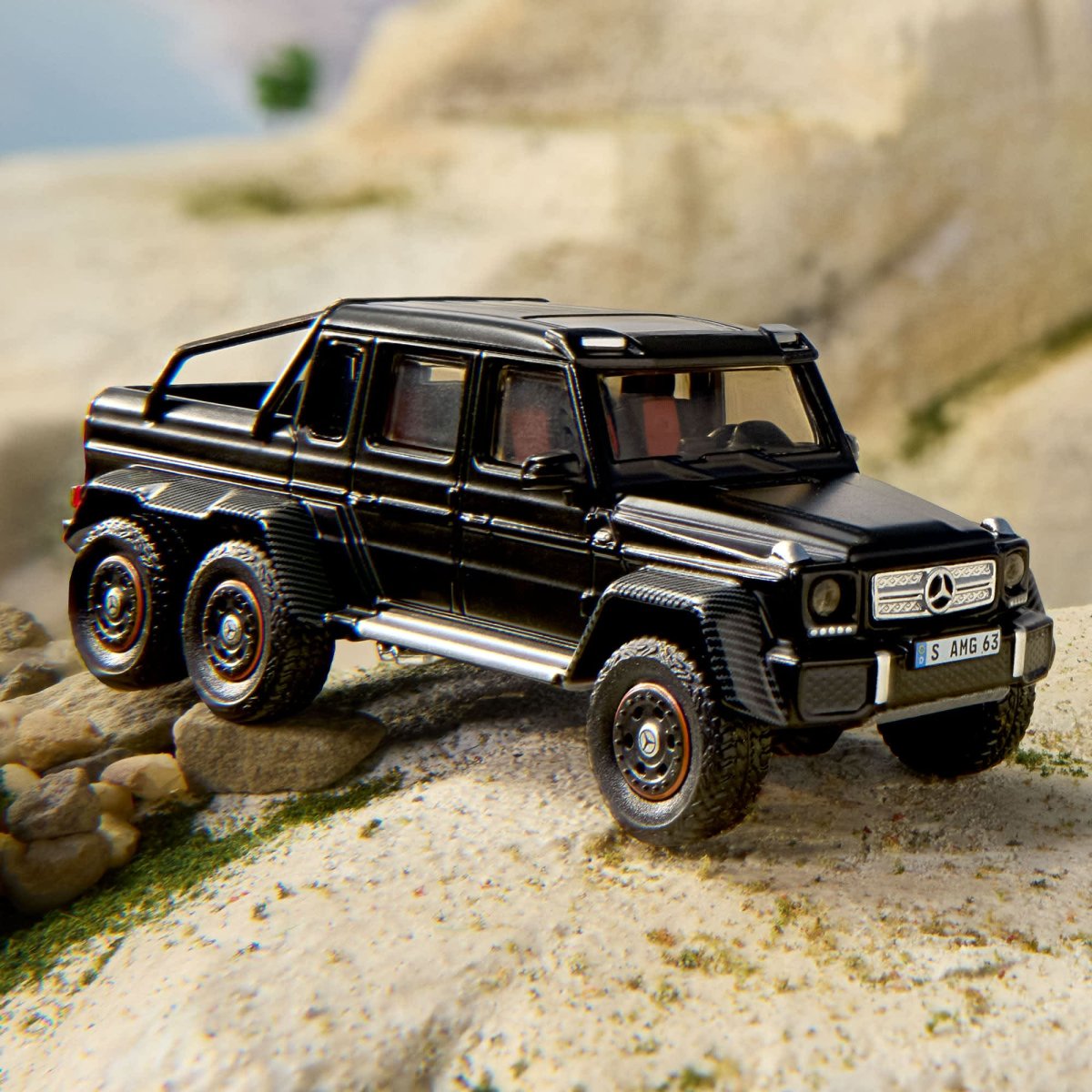 2026 Mercedes-Benz G 63 AMG 6x6 Black: Image 2