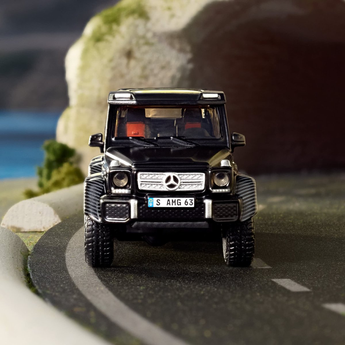2026 Mercedes-Benz G 63 AMG 6x6 Black: Image 4