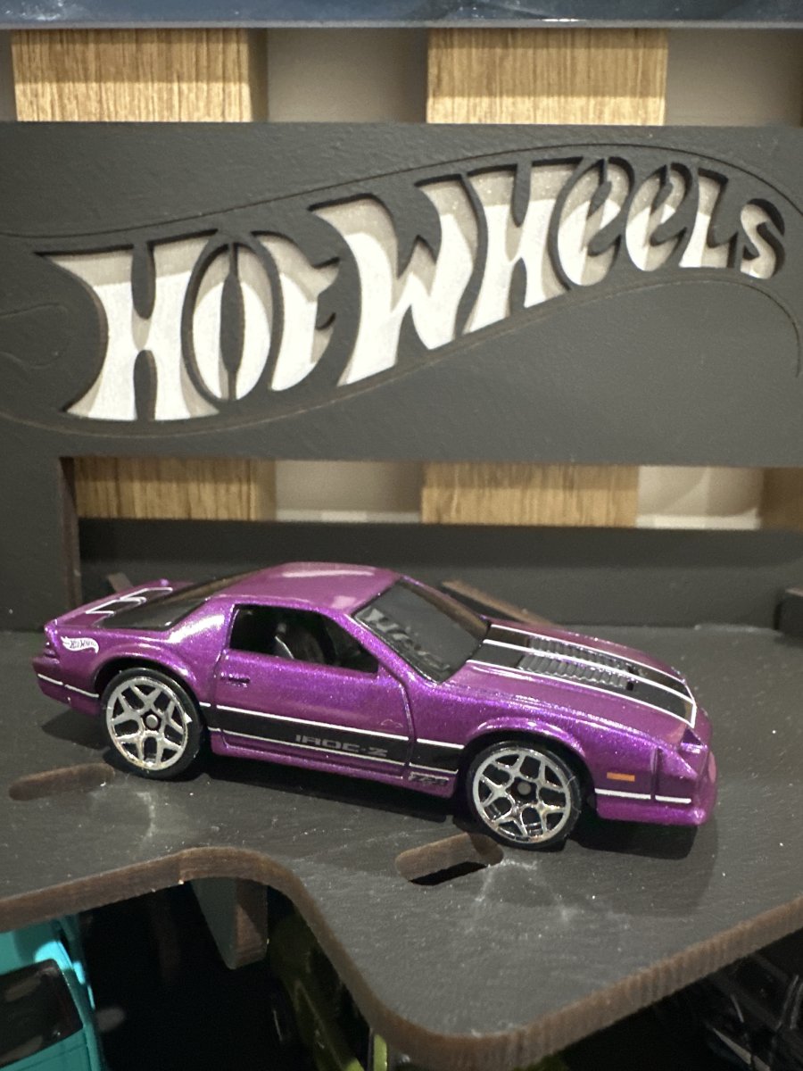 Hot Wheels 1985 Chevrolet Camaro IROC-Z