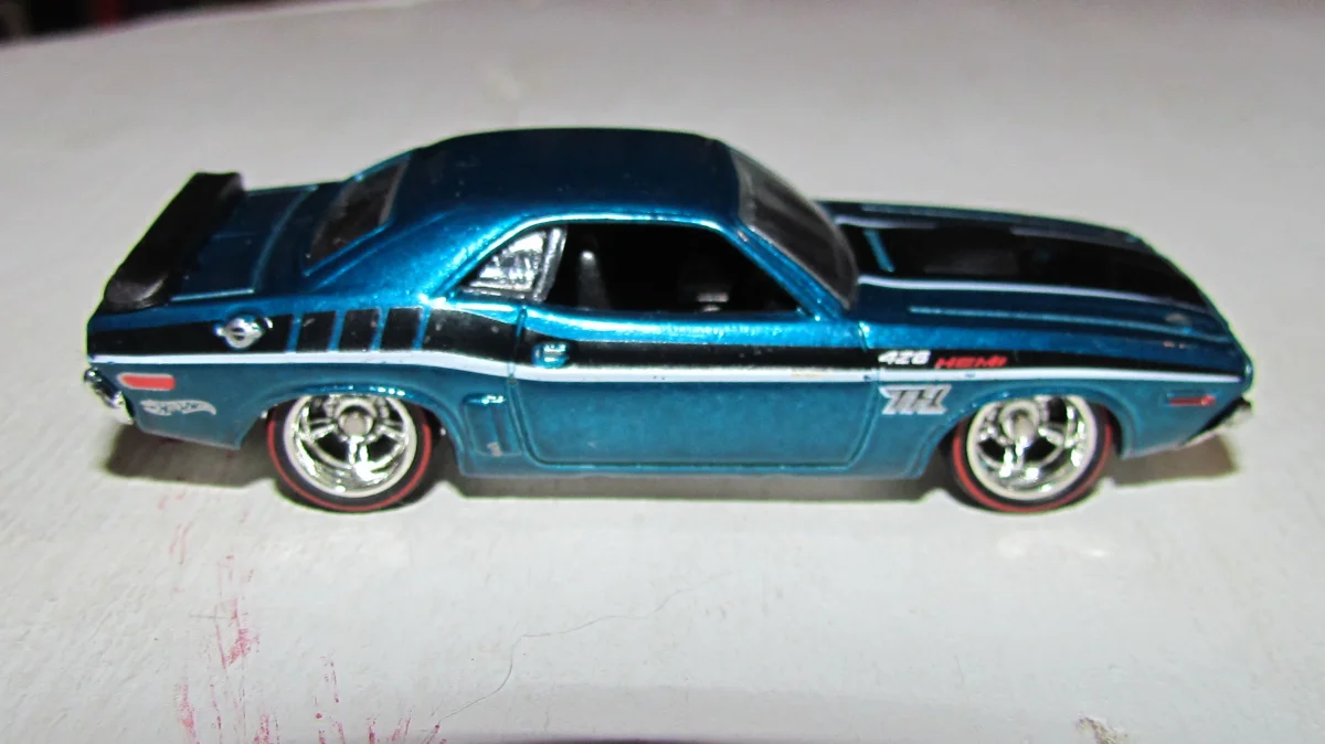 2012 71 Dodge Challenger Blue: Image 2