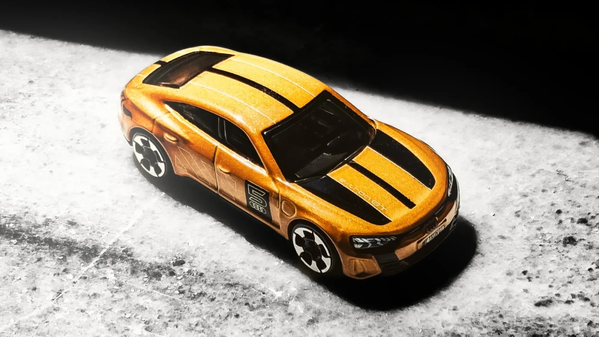 2026 Audi RS e-tron GT Orange: No Package: Image 2