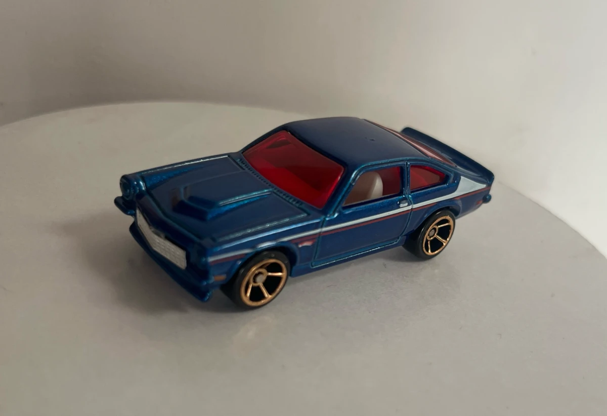2010 Custom V-8 Vega Blue: No Package: Image 3