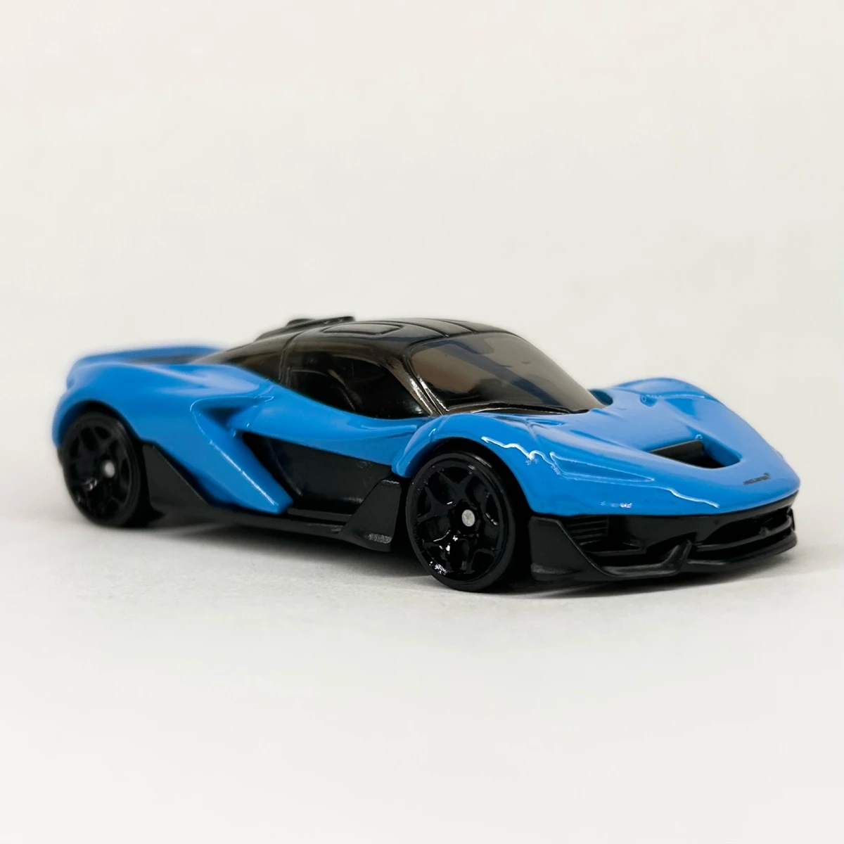 2026 McLaren W1 Blue: No Package: Image 4
