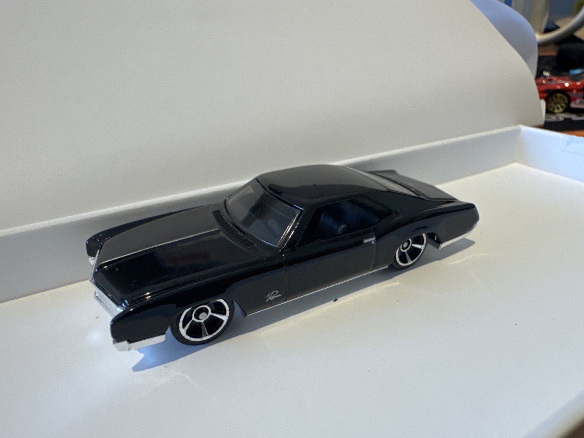 Hot Wheels 1966 Buick Riviera
