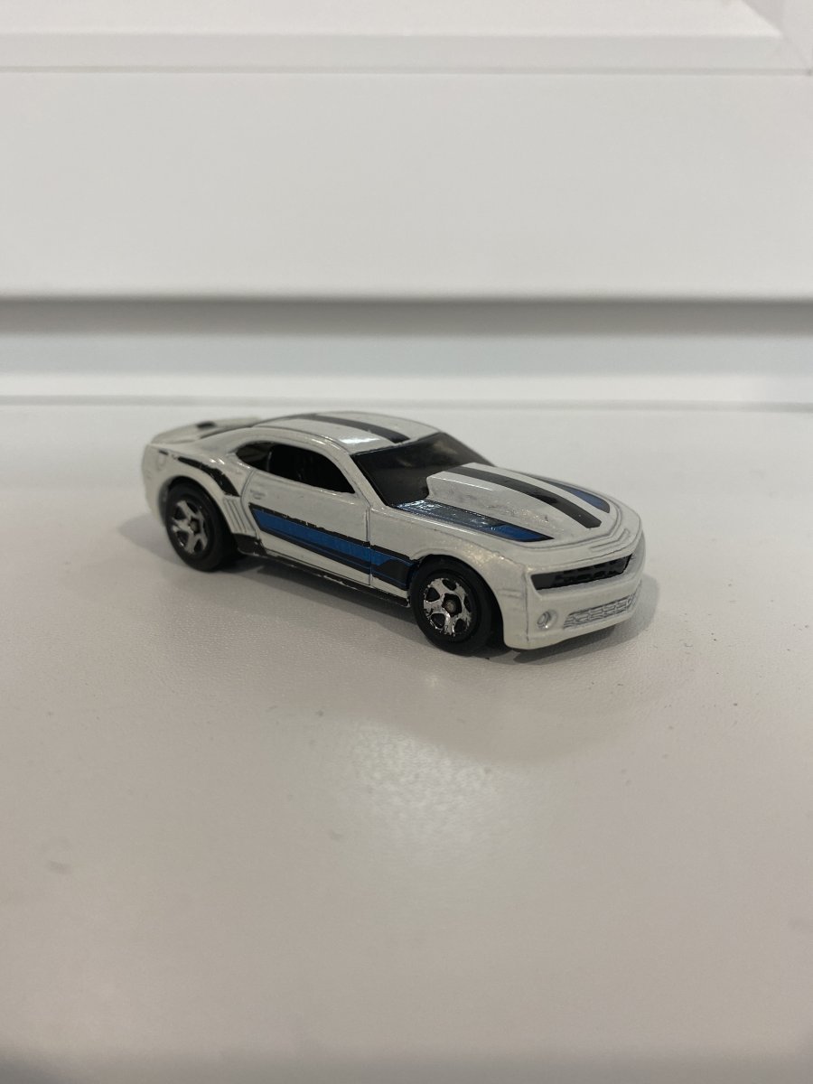 2018 13 COPO Camaro White: Image 2