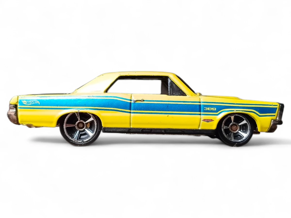 2011 65 Pontiac GTO Yellow: No Package: Image 2