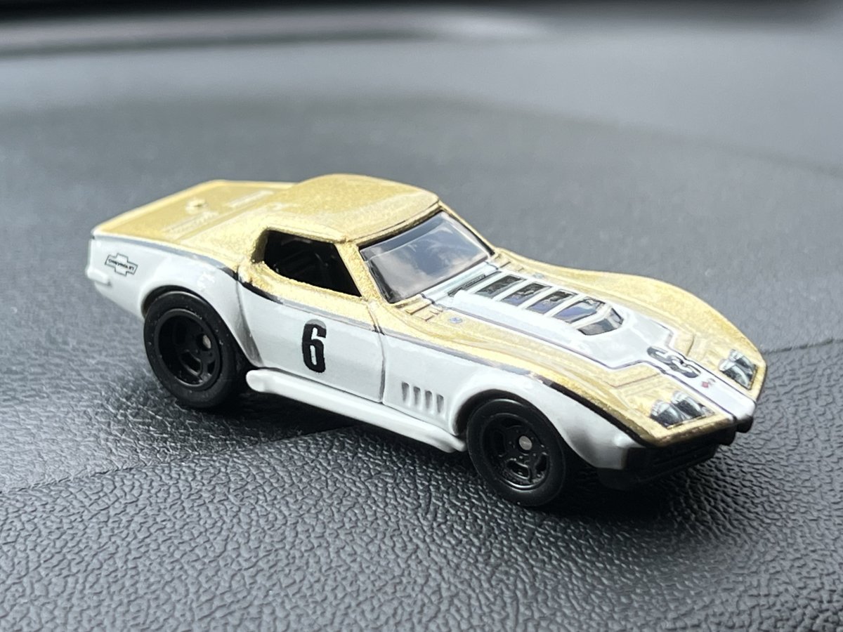 Hot Wheels 69 COPO Corvette