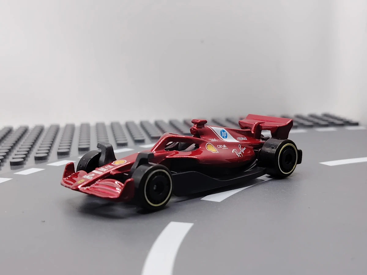 2026 Scuderia Ferrari HP Red: No Package: Image 3