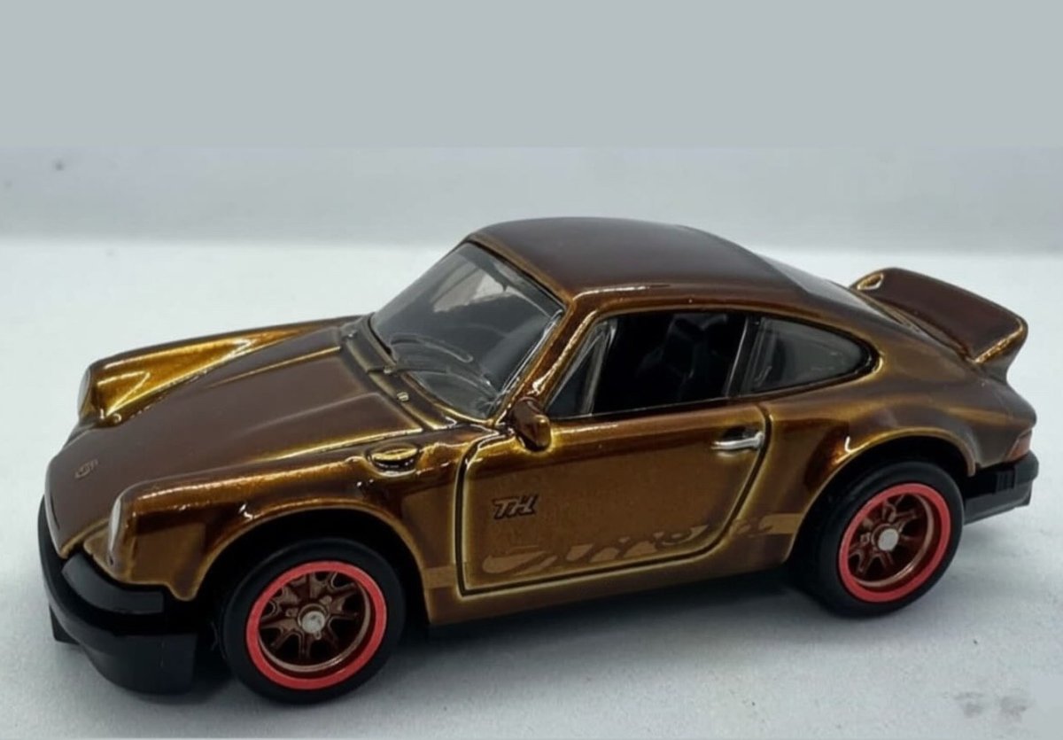 Hot Wheels Porsche 911 Carrera RS 2.7
