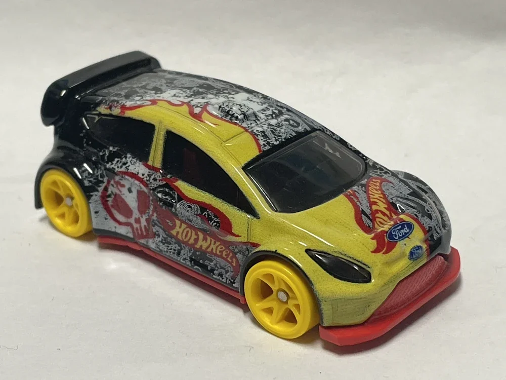 Hot Wheels 12 Ford Fiesta