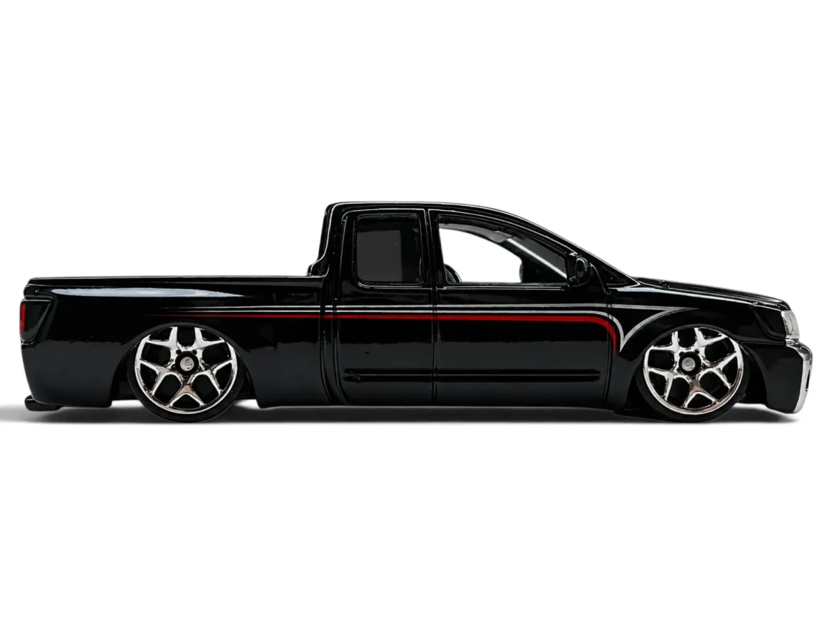 2006 Nissan Titan Black: No Package: Image 2