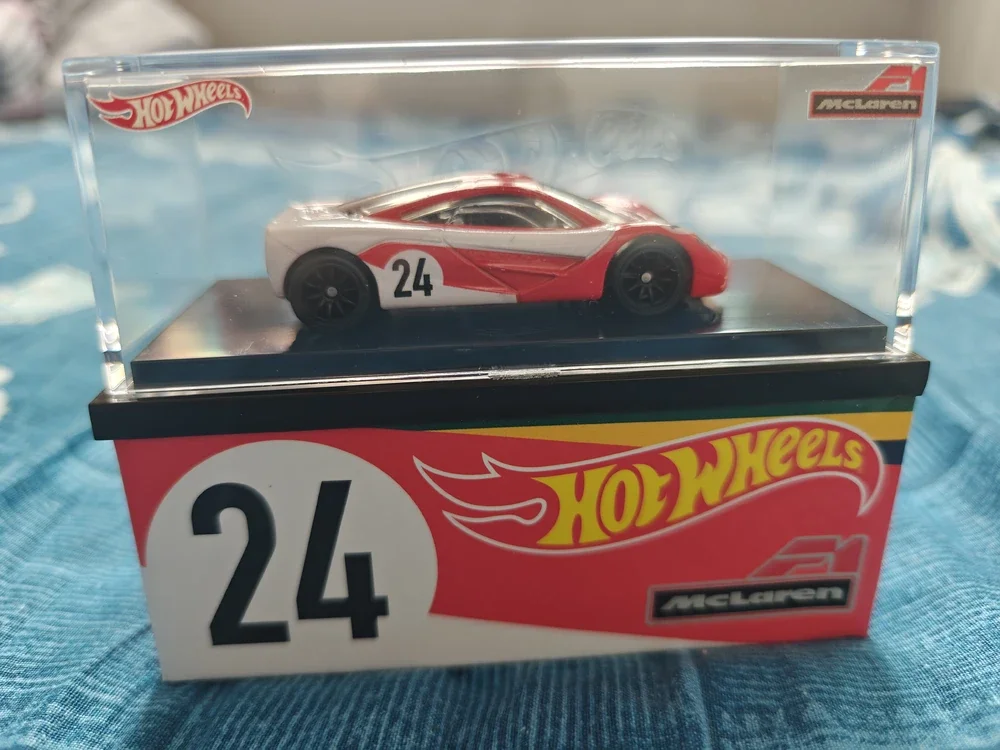 2024 McLaren F1 2024 Brazil Exclusive Red: Image 2