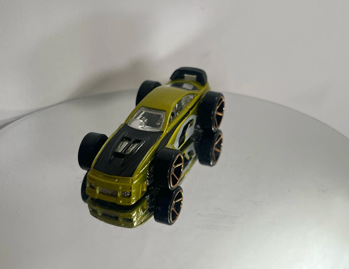 2005 Slider Yellow: No Package: Image 2