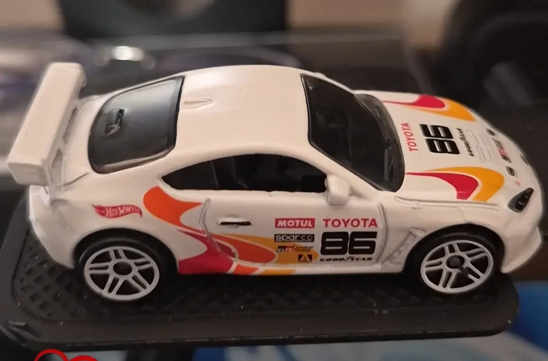 2026 Toyota GR86 Cup White: No Package: Image 2
