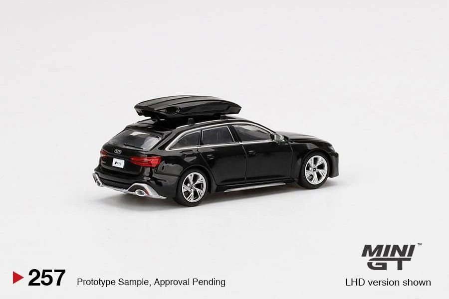 2021 Audi RS6 Avant Mythos Black Metallic w/ Roof Box Black: Image 4