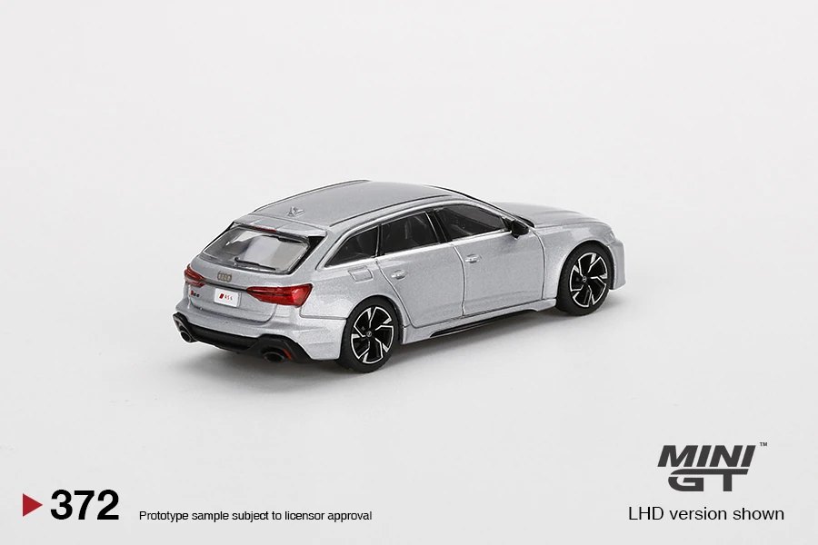 2022 Audi RS6 Avant Carbon Black Edition Florett Silver Black: Image 4