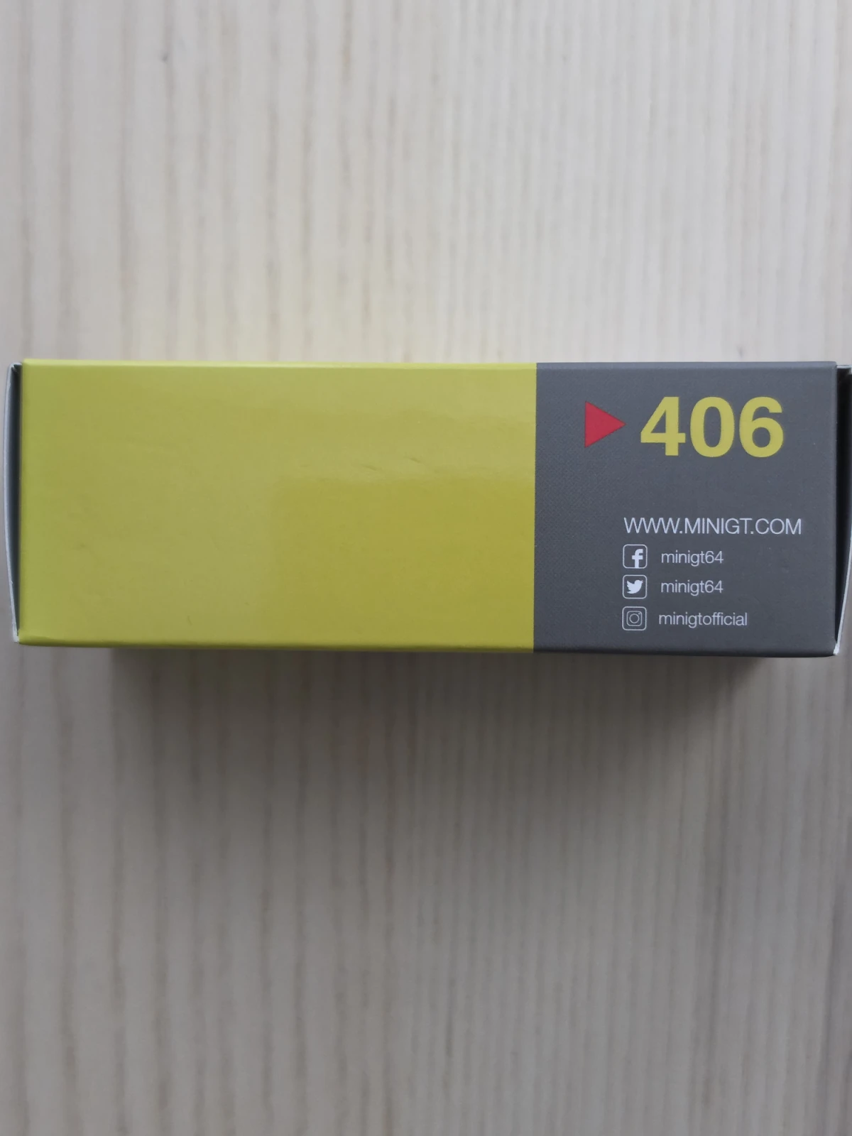2022 Bentley Mulliner Bacalar Yellow Flame Yellow: Box: Image 6