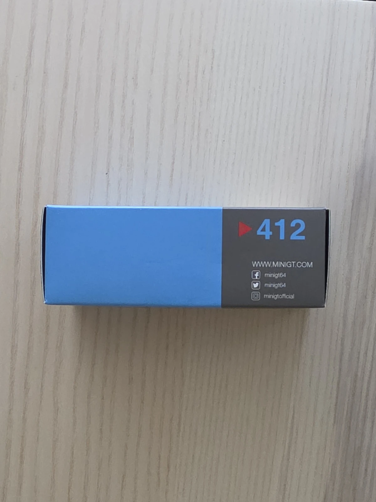 2022 Porsche 911 Targa 4S Gentian Blue Metallic Blue: Box: Image 6