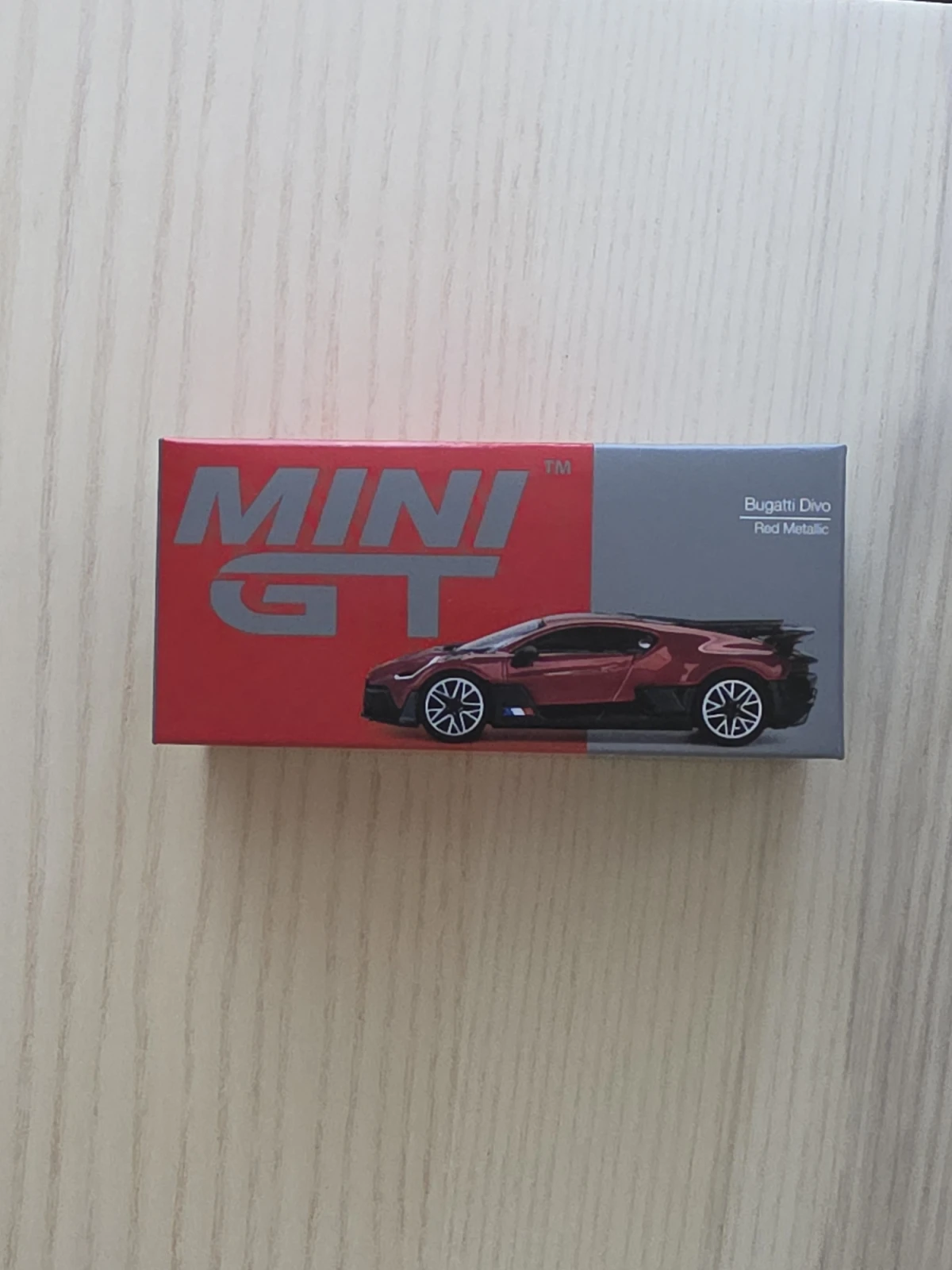 2023 Bugatti Divo Red Metallic Red: Box: Image 2