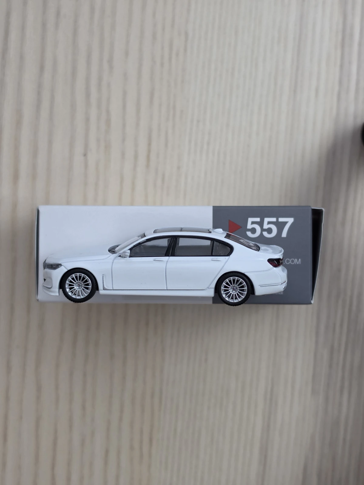 2023 BMW Alpina B7 xDrive Alpina White White: No Package: Image 4