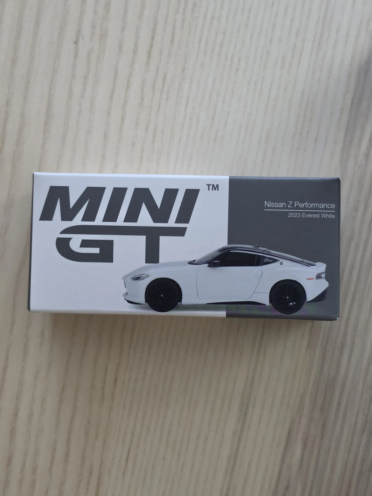 2023 Nissan Z Performance White: Box: Image 5