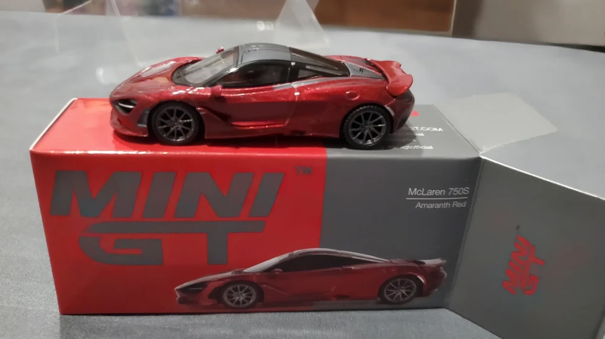 2024 McLaren 750S Amaranth Red Red: Box: Image 9