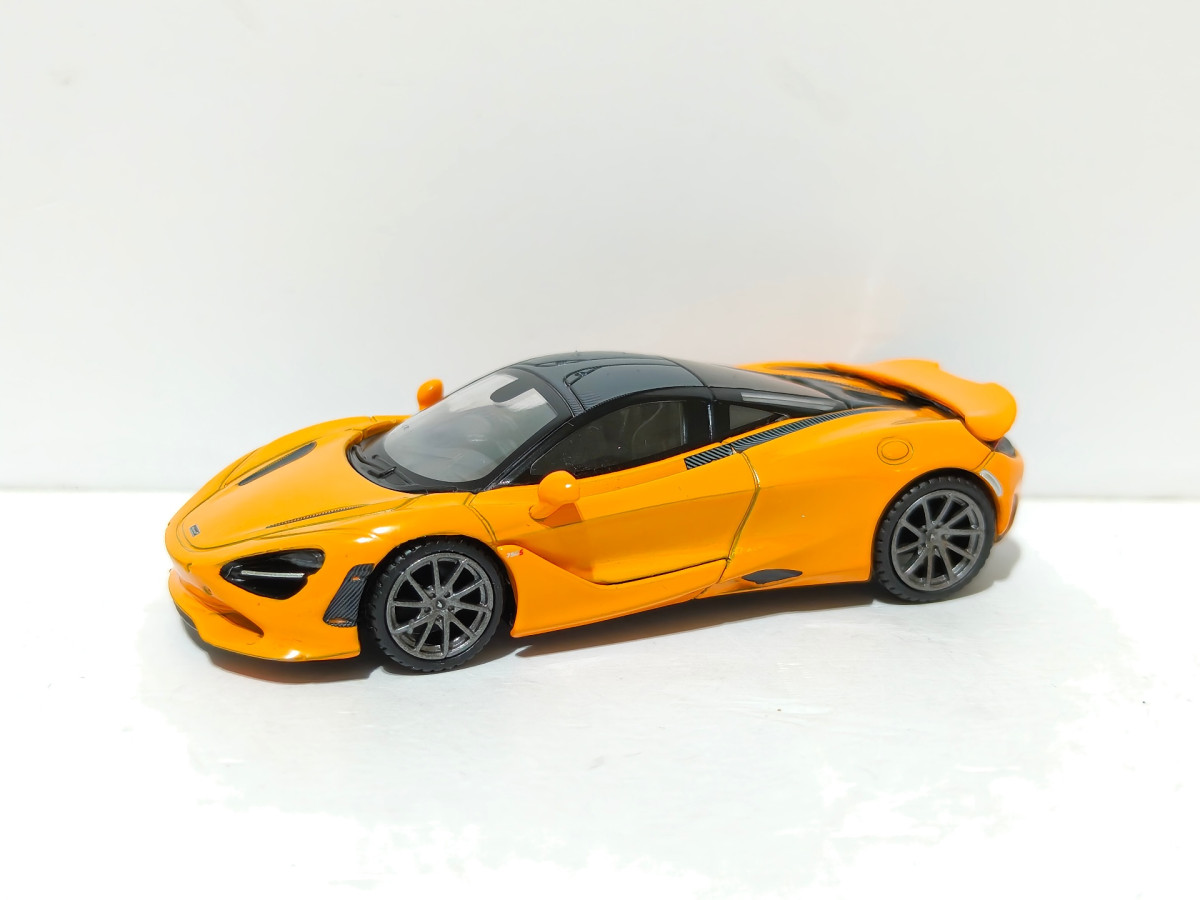 2024 McLaren 750S Orange Orange: No Package: Image 3