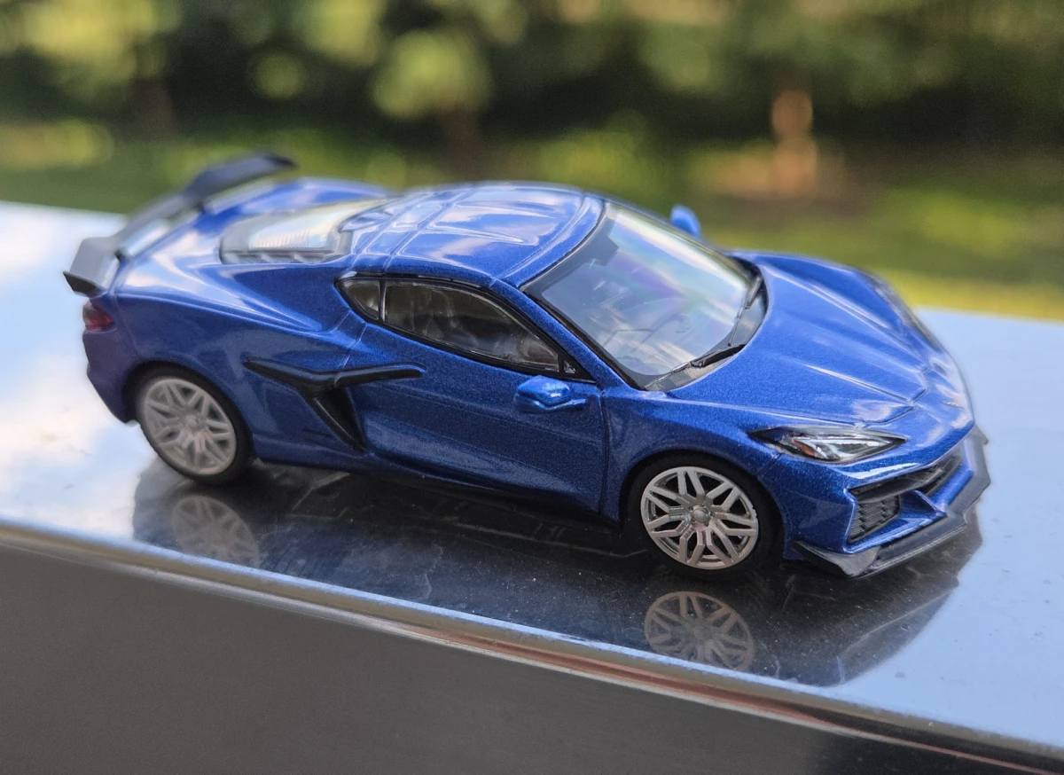 2025 Chevrolet Corvette Z06 2023 Elkhart Lake Blue Metallic Blue: Box: Image 2