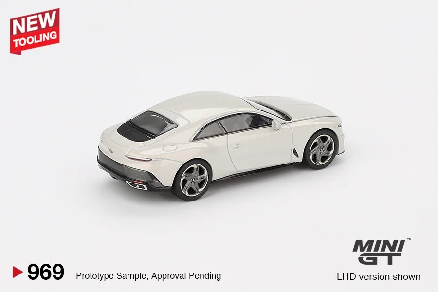 2025 Bentley Batur White: No Package: Image 2