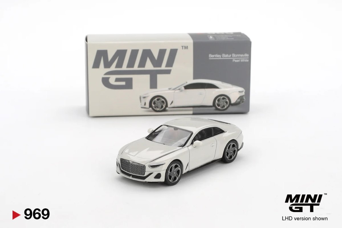 2025 Bentley Batur White: No Package: Image 4