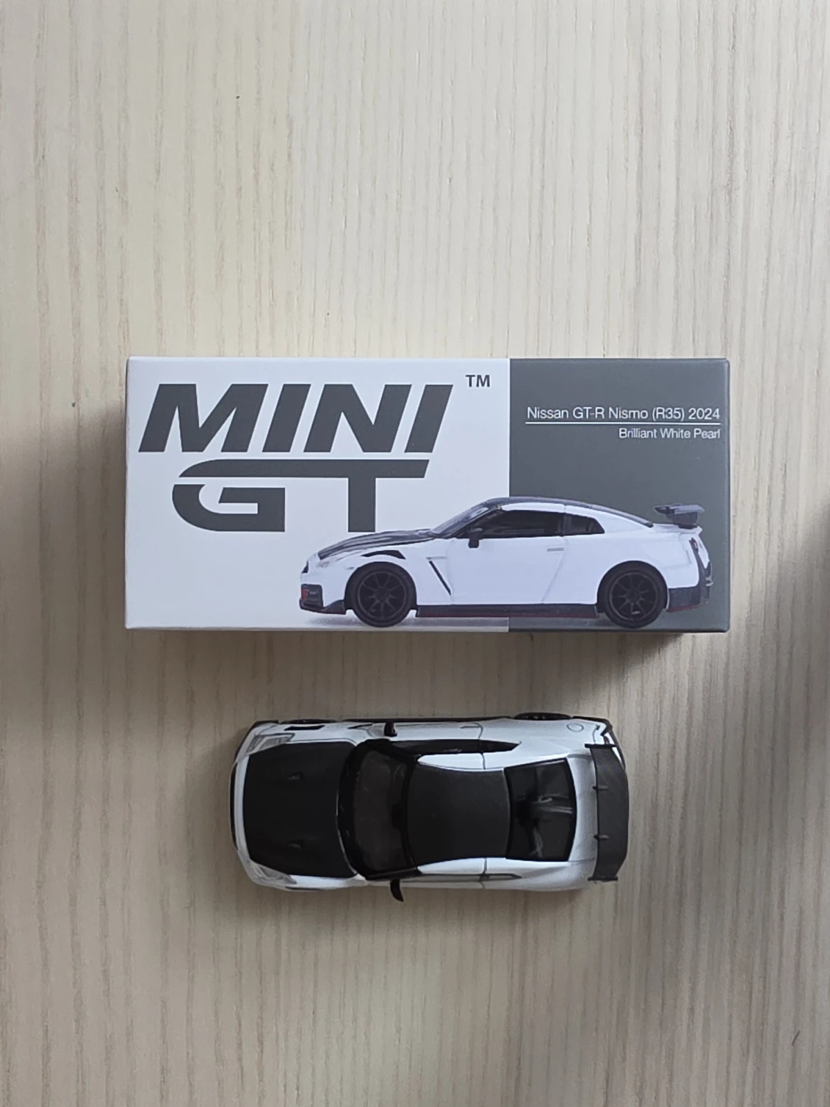2025 Nissan GT-R Nismo 2024 Brilliant White Pearl White: No Package: Image 5