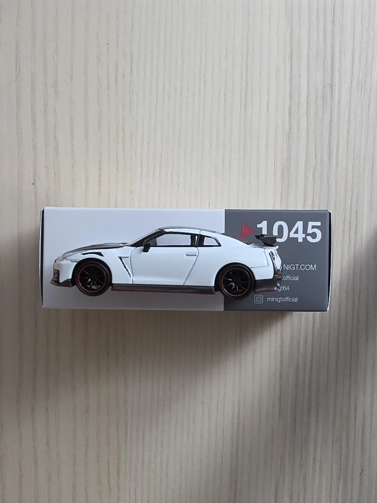 2025 Nissan GT-R Nismo 2024 Brilliant White Pearl White: No Package: Image 4