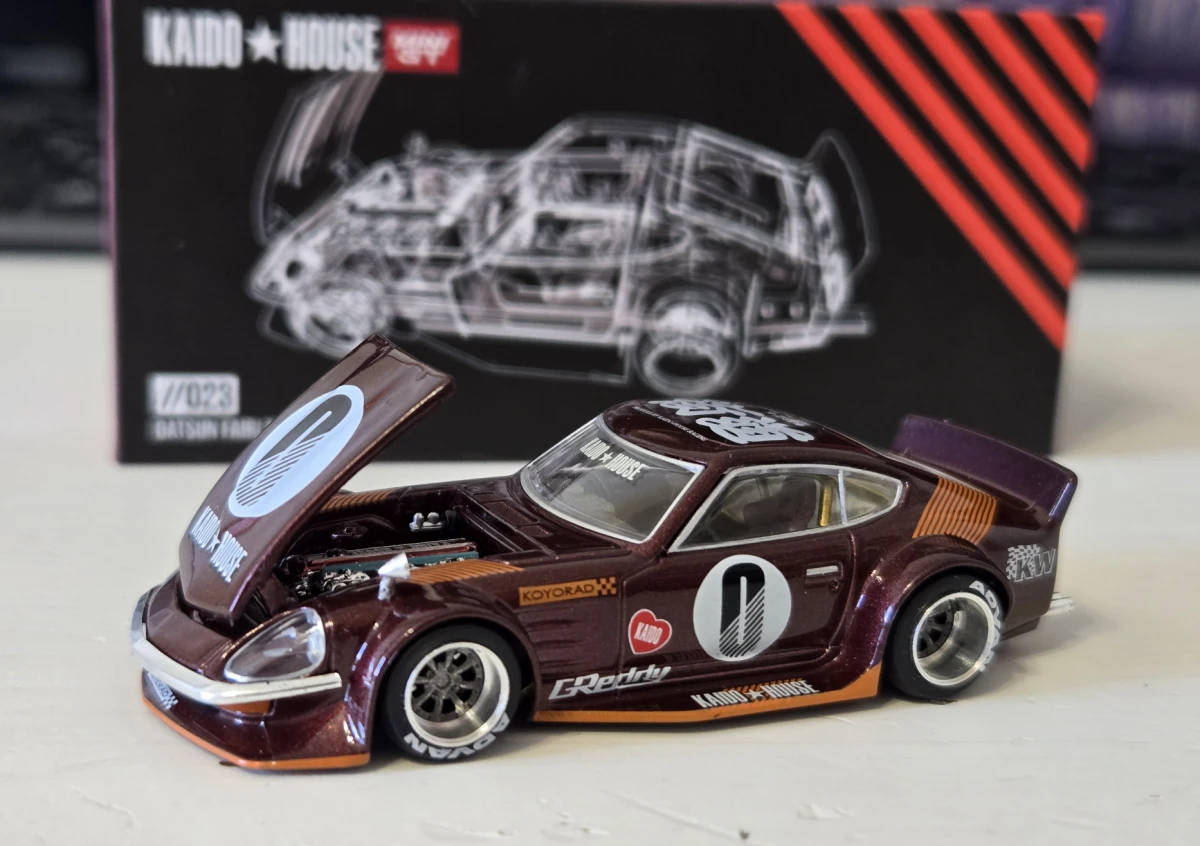 2022 Datsun KAIDO Fairlady Z Dark Red Red: No Package: Image 6