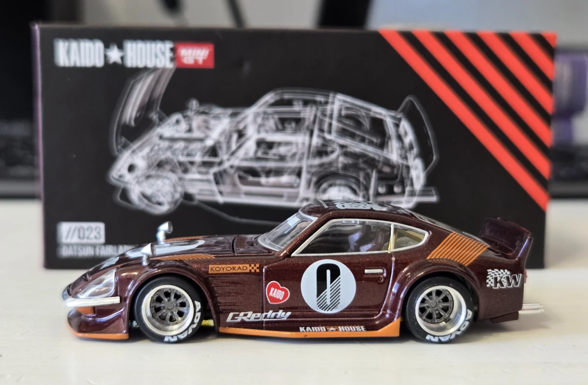 2022 Datsun KAIDO Fairlady Z Dark Red Red: No Package: Image 5