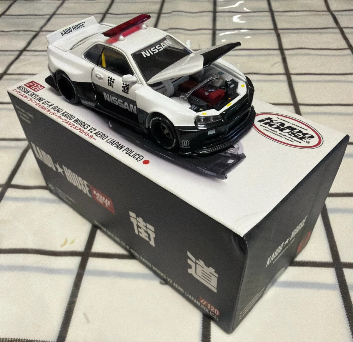 2024 Nissan Skyline GT-R (R34) Kaido Works V2 Aero (Japan Police) White: Box: Image 2