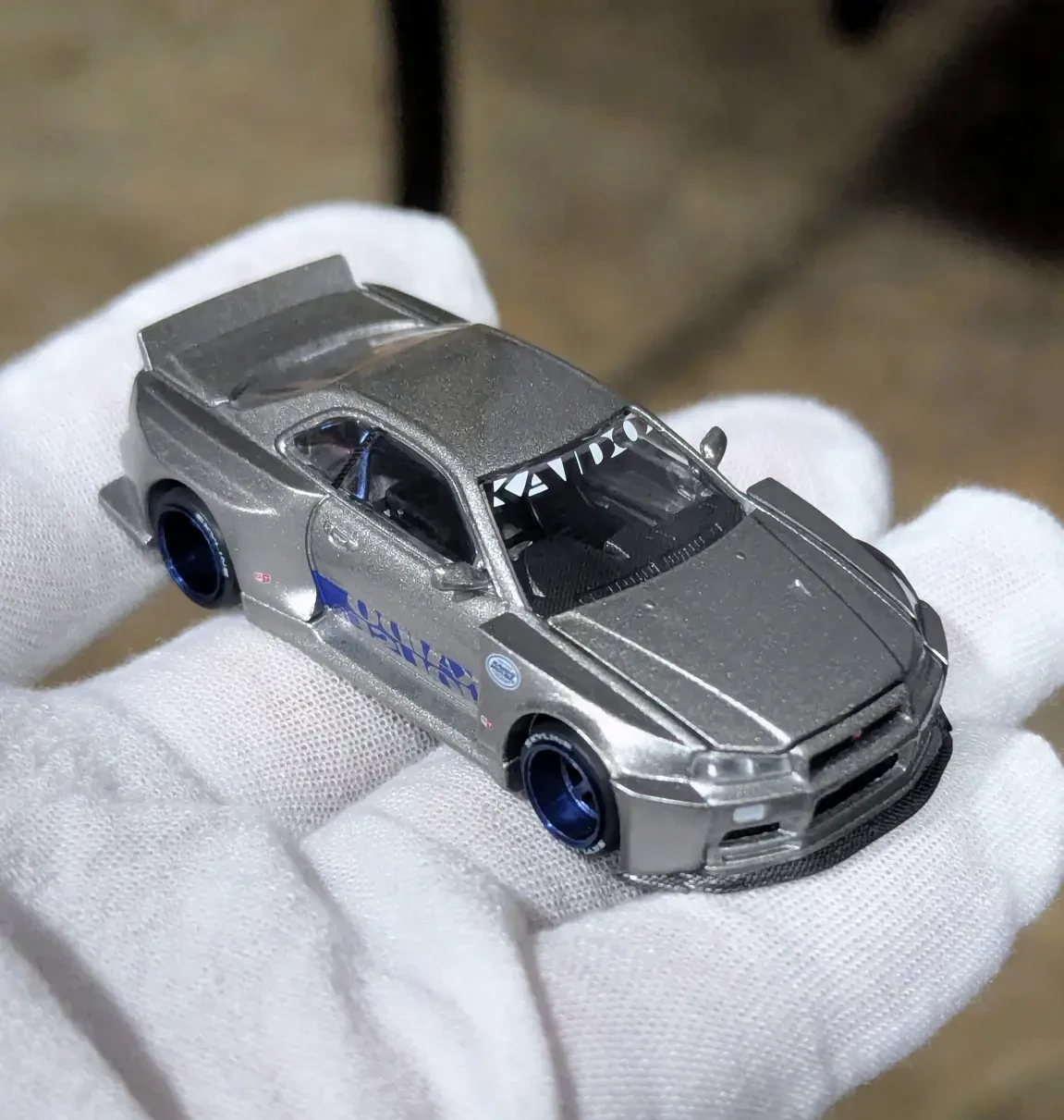 2025 Nissan Skyline GT-R (R34) Kaido Works Shinjuku V1 Silver: Box: Image 9