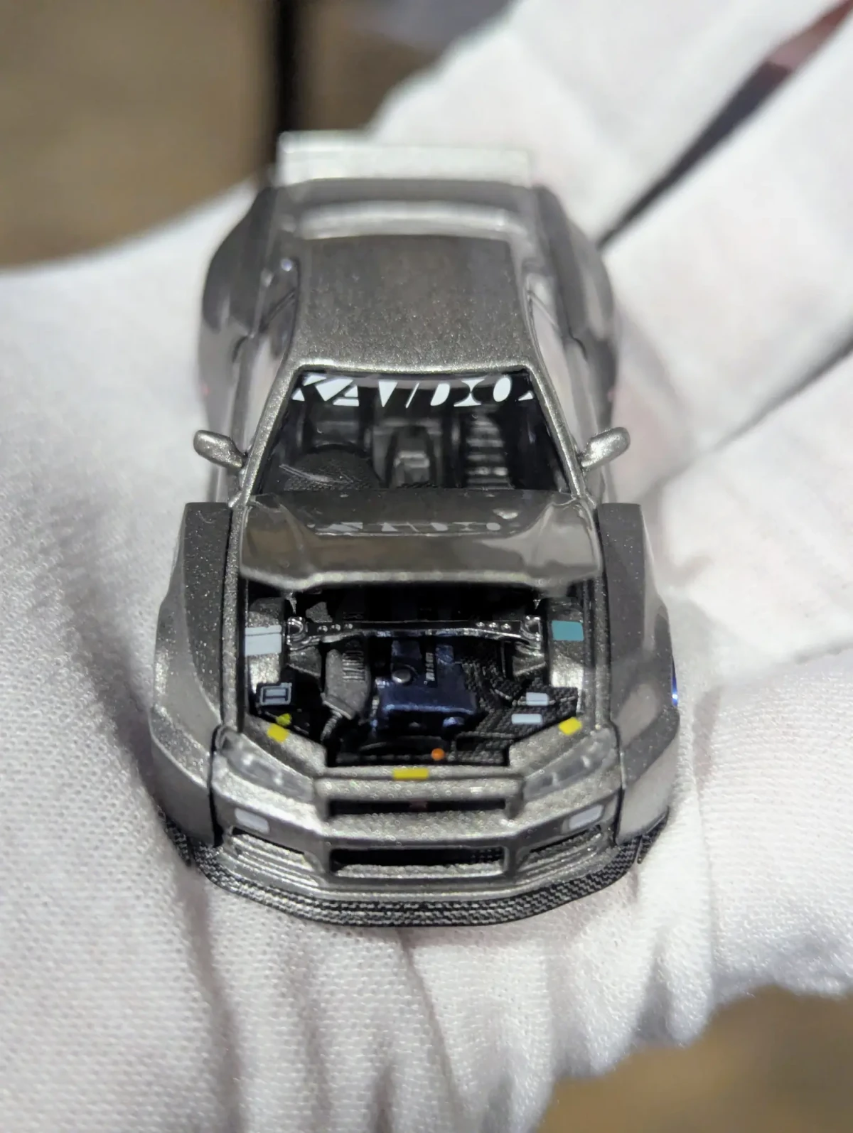 2025 Nissan Skyline GT-R (R34) Kaido Works Shinjuku V1 Silver: Box: Image 2